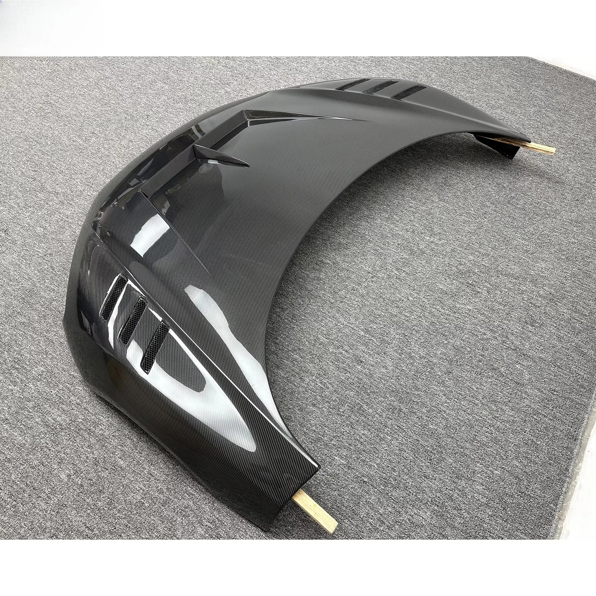 1016 Style Wet Carbon Fiber Front Hood for R8 2023 Carbon Engine Cover Bonnet Body Kits Car Parts